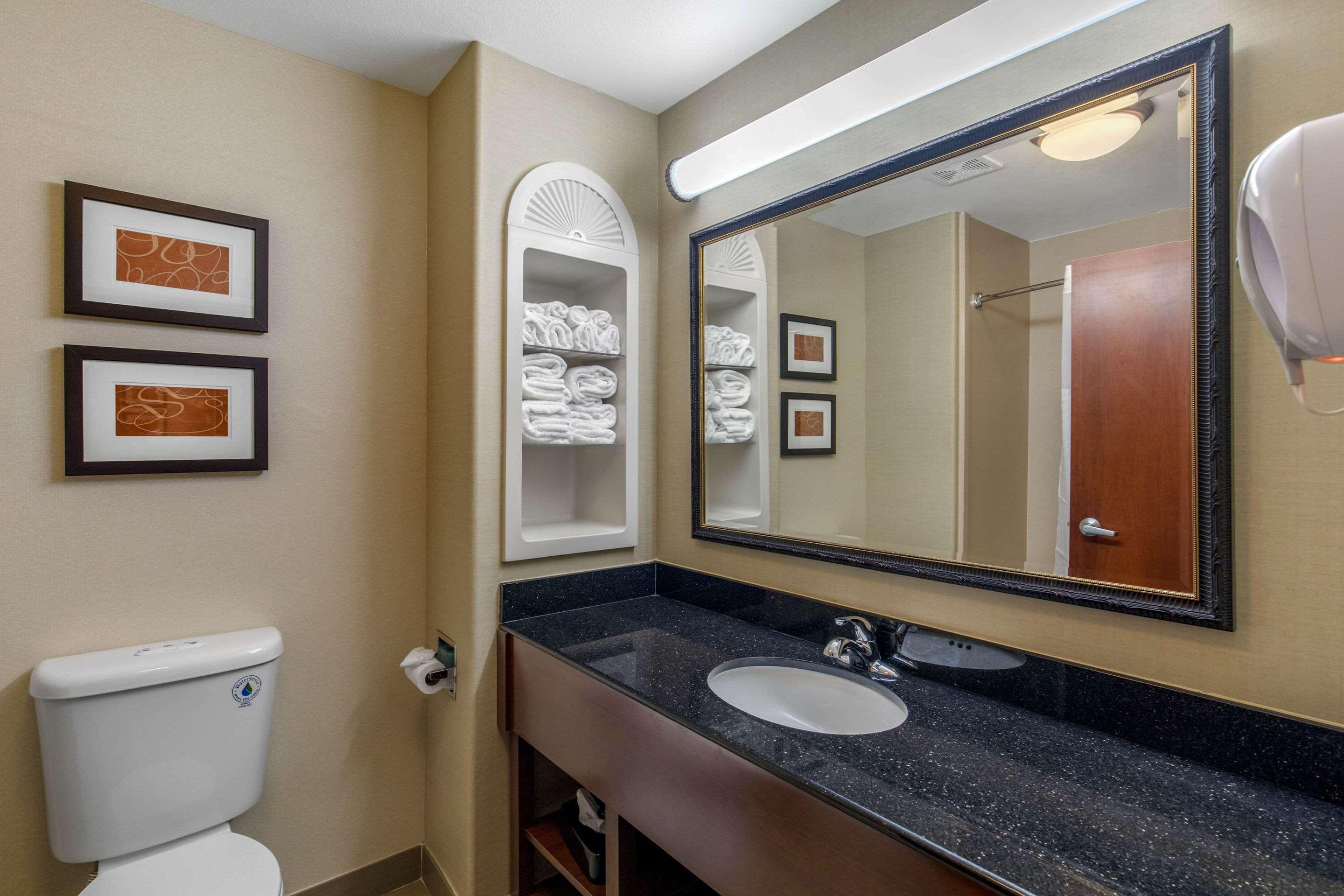 Comfort Suites Marshall Luaran gambar