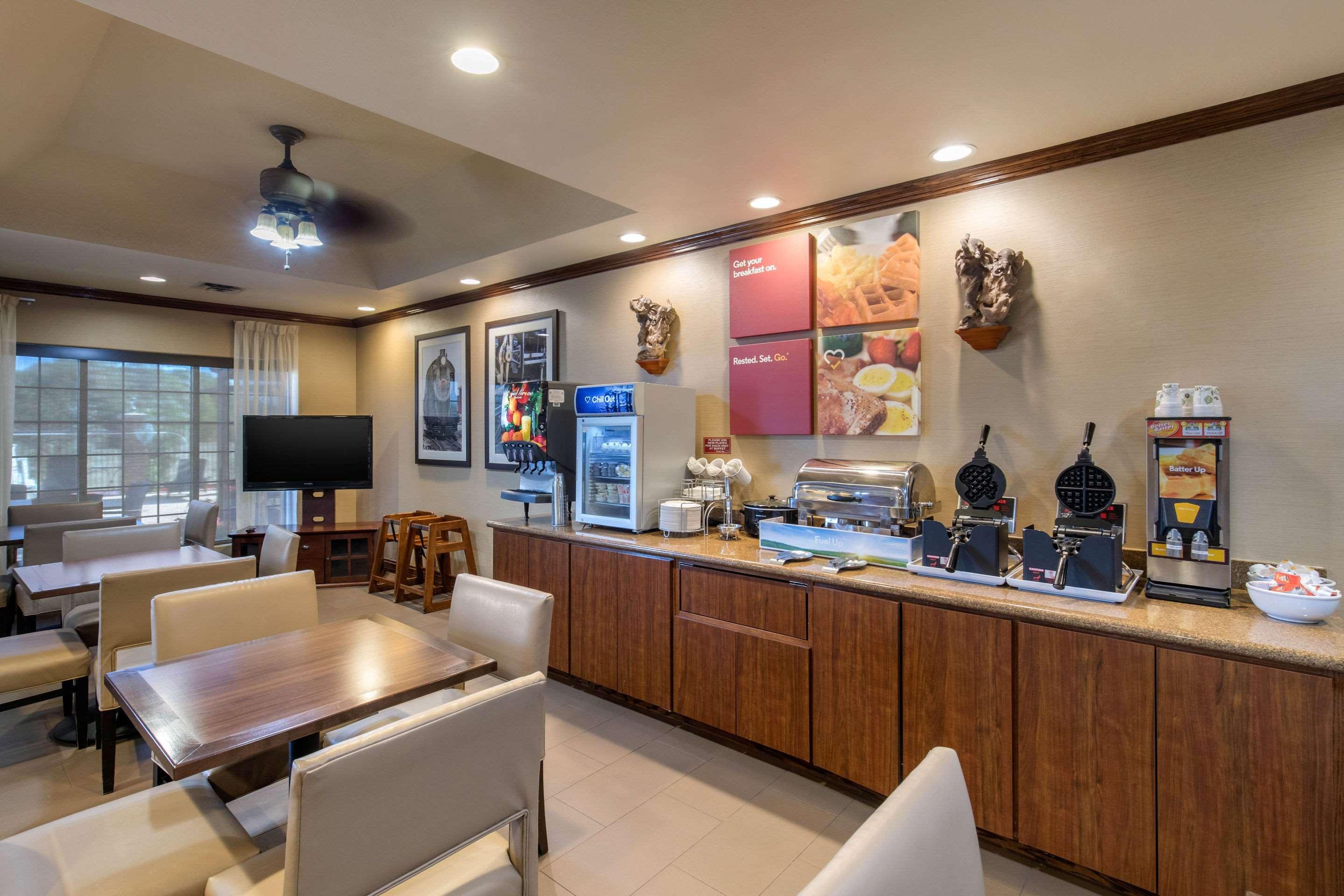 Comfort Suites Marshall Luaran gambar