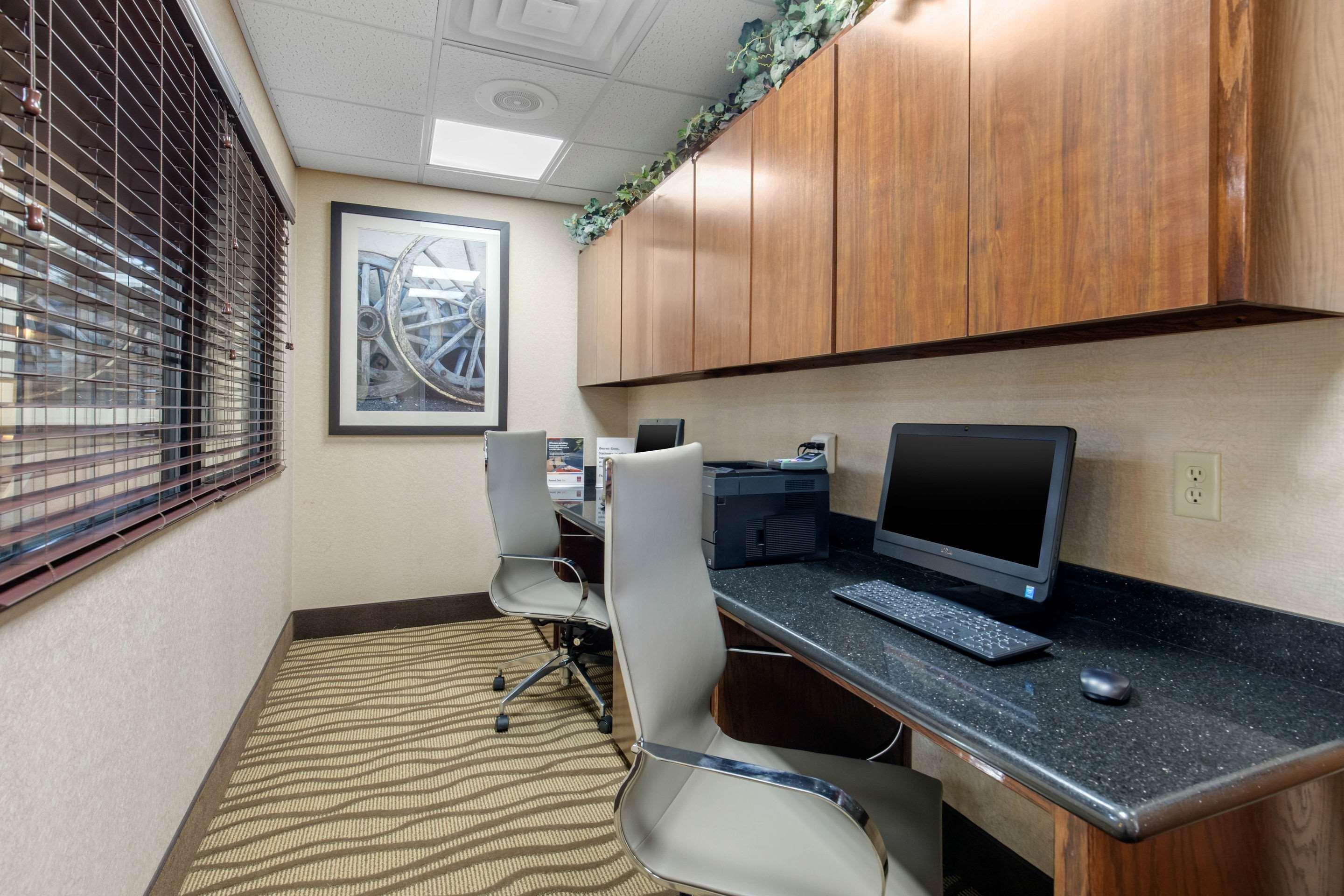 Comfort Suites Marshall Luaran gambar