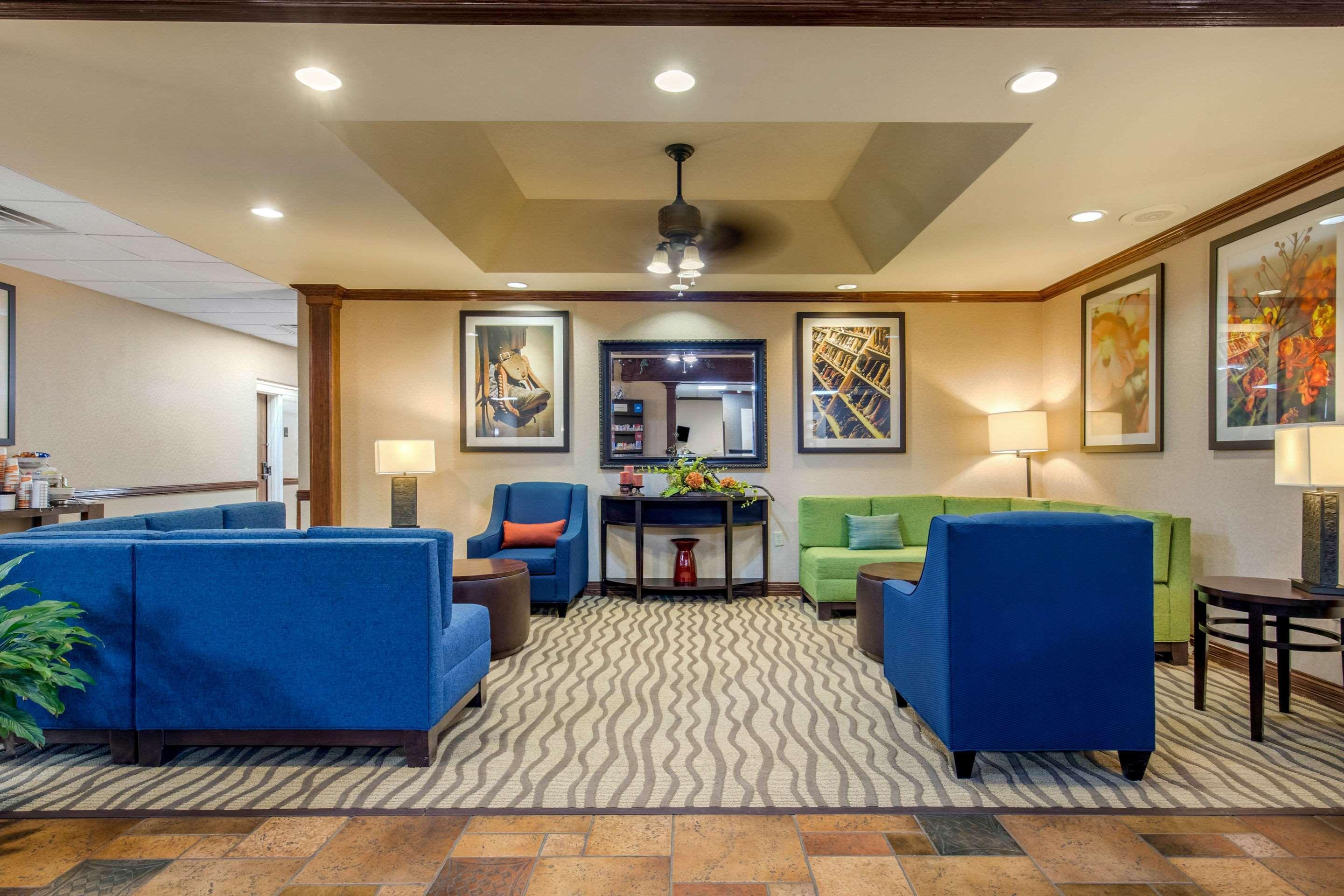 Comfort Suites Marshall Luaran gambar