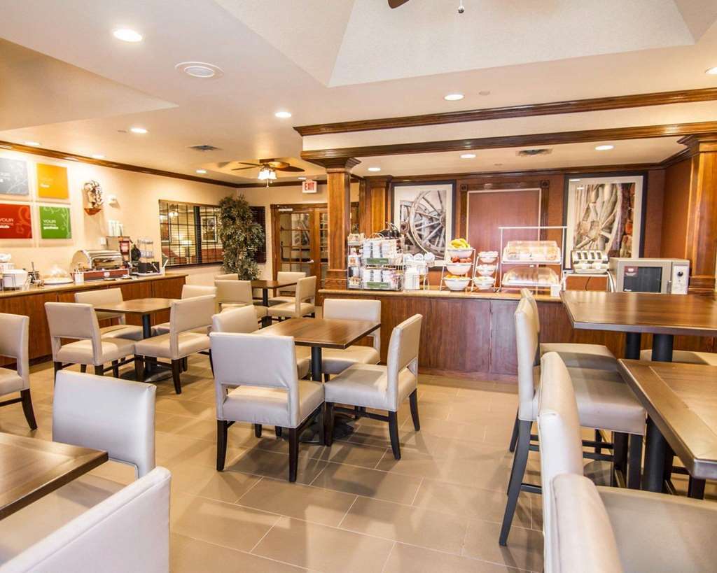 Comfort Suites Marshall Restoran gambar